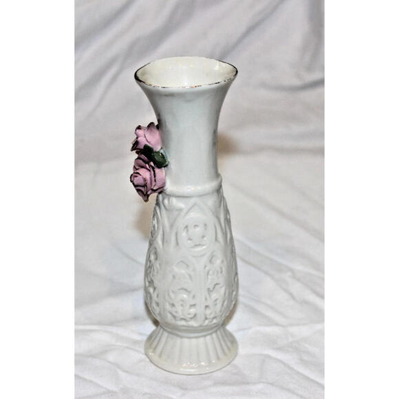 Vintage Ceramic 6.75” Bud Vase Reed Diffuser 3D Roses Gold Trim Rim & Roses - Picture 3 of 6